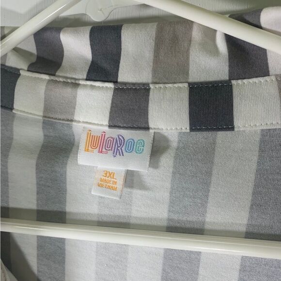LuLaRoe 3XL White, Tan and Grey Button Up Top‎ - Picture 3 of 4